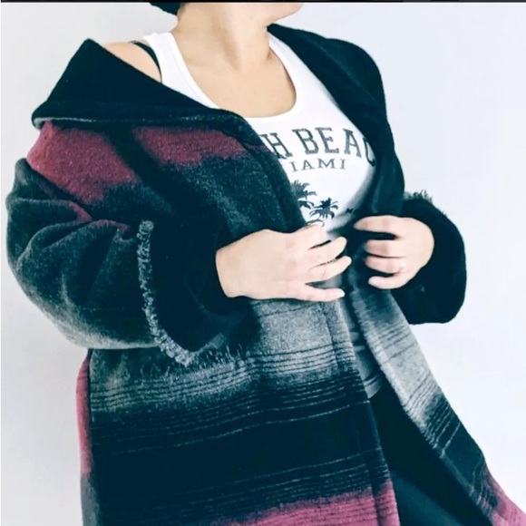 🍒Vintage Wool Designer Coat!  Made by Doris Furriers in Ste. Hyacinthe Quebec - Picture 2 of 8